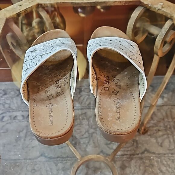 Baretraps White slide sandals size 6.5 - Picture 4 of 8